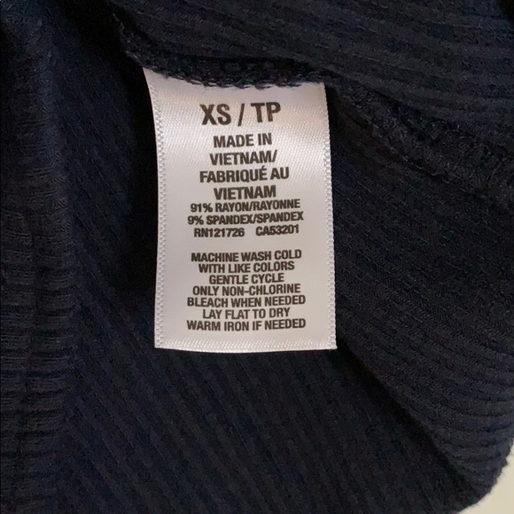 Aéropostale unique turtleneck with cleavage front - Picture 5 of 5